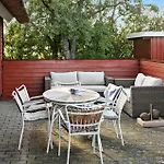 펜션 4 Bedroom Gorgeous In