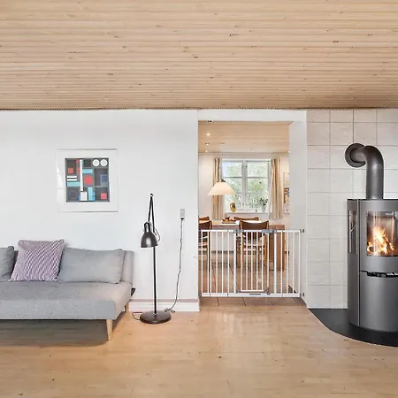 4 Bedroom Gorgeous In Nørre Alslev