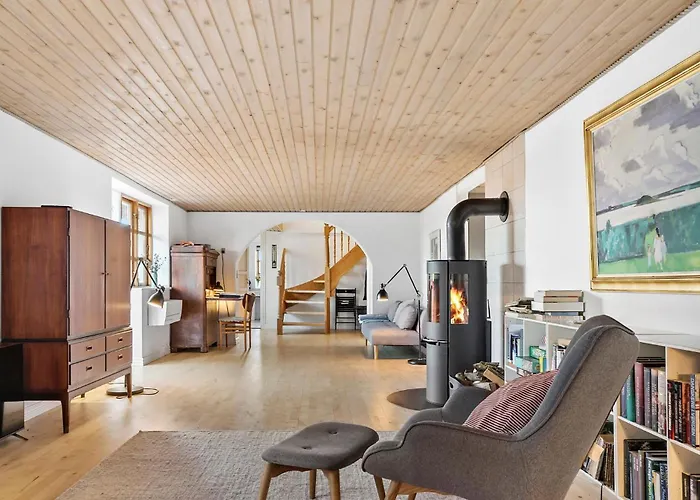 4 Bedroom Gorgeous In Casa vacanze