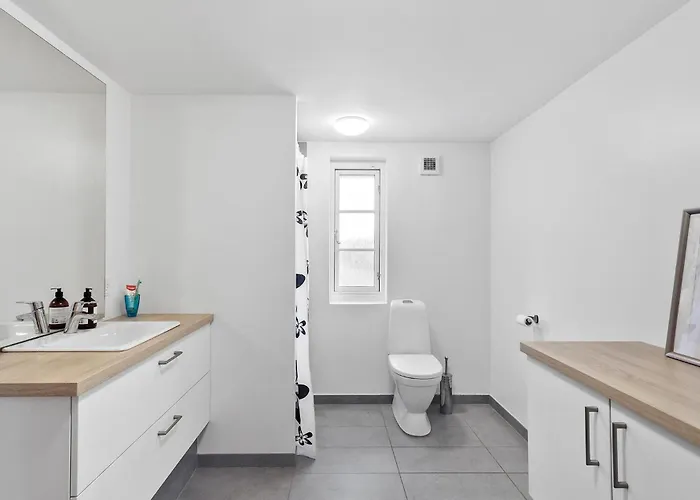 4 Bedroom Gorgeous In Casa vacanze