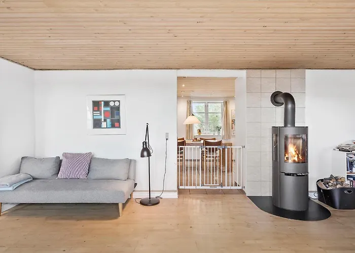 4 Bedroom Gorgeous In Nørre Alslev