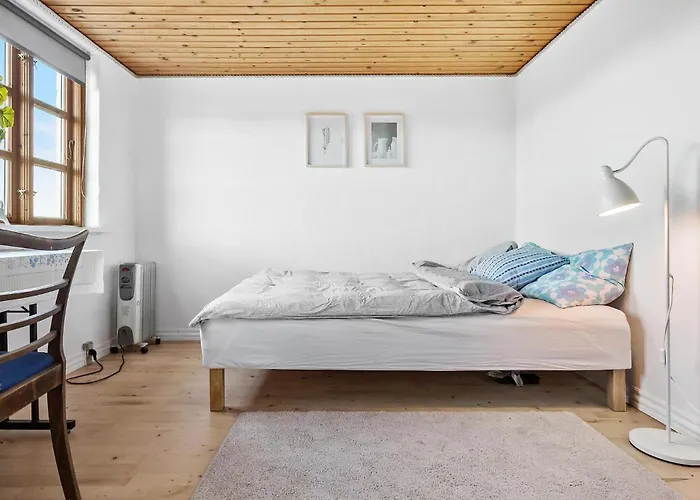 4 Bedroom Gorgeous In Casa vacanze